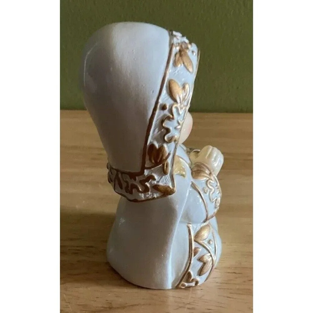 Ceramic‎ Nativity Set Small, 10 Pieces, Unbranded, White And Gold,